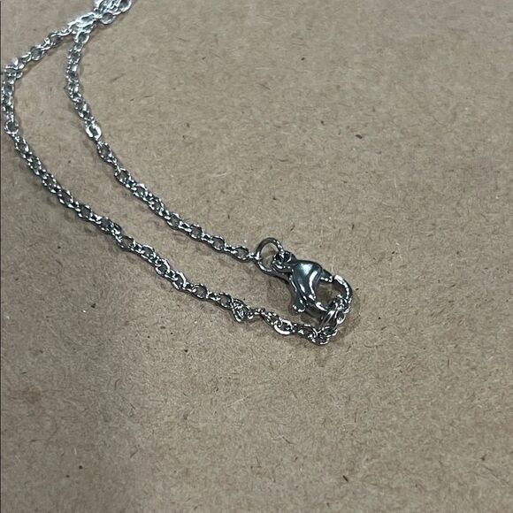 Cute Bumblebee Kids Necklace - Picture 4 of 5